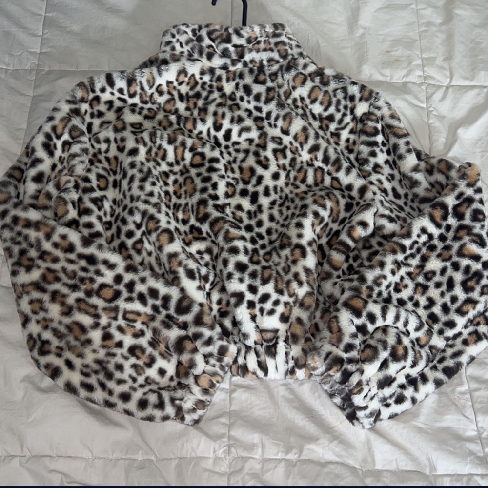 Fuzzy leopard pullover - Picture 4 of 4